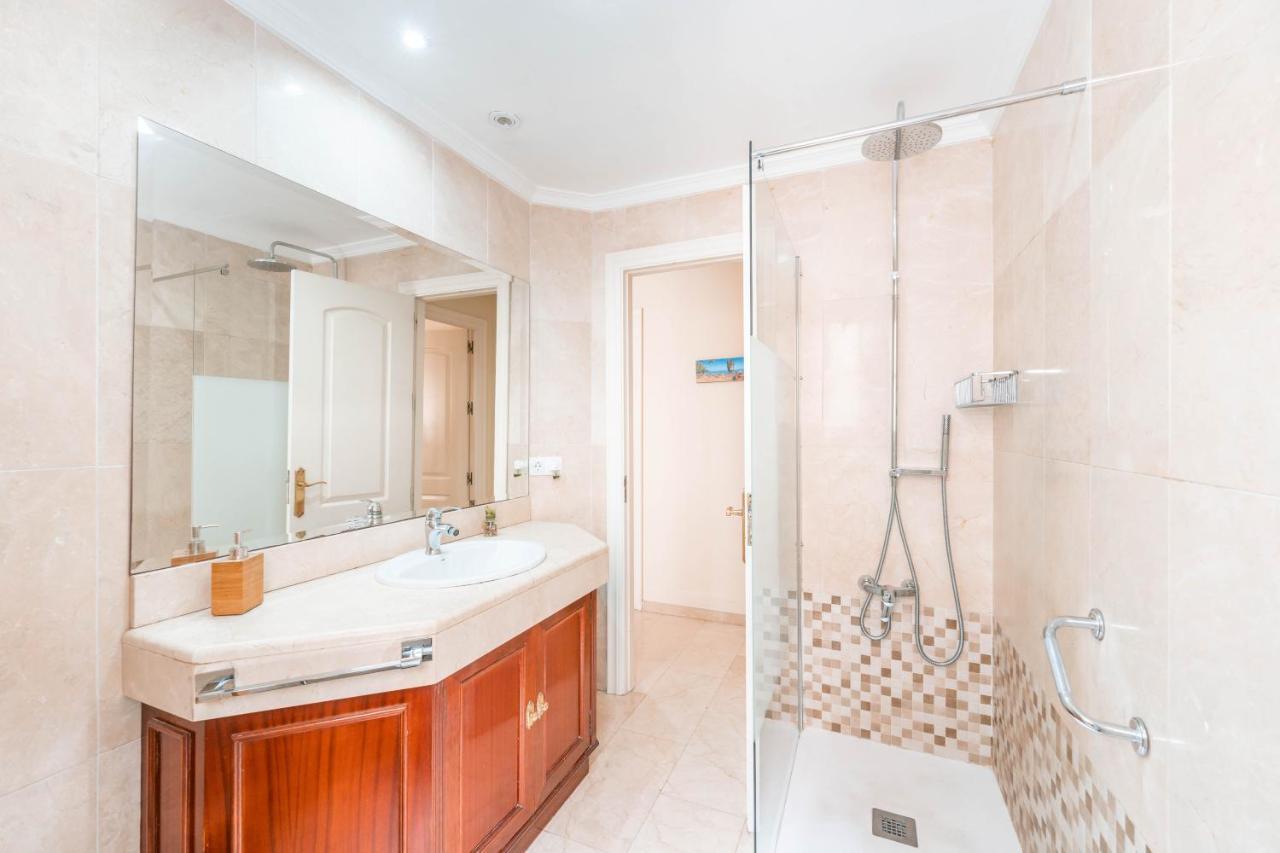 Gran Apartamento De 3 Habitaciones Junto A La Catedral Malaga Ngoại thất bức ảnh